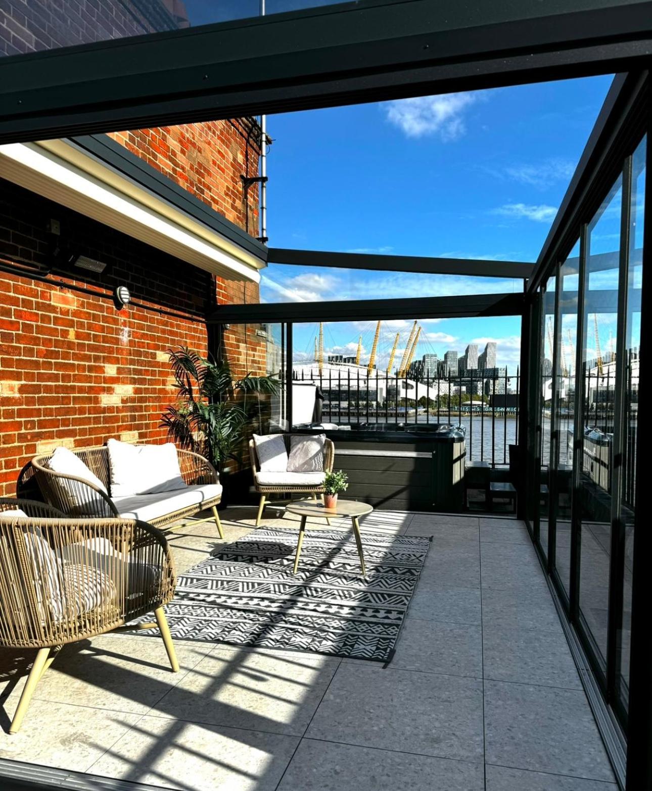 3 X Bedroom Riverside Flat With Hot Tub On Roof Terrace London Exterior photo
